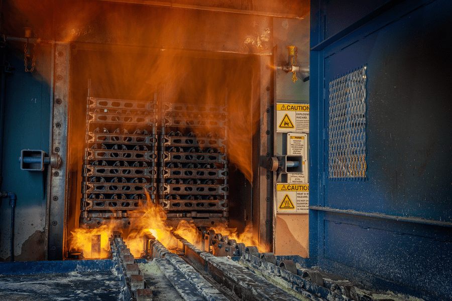 heat treating furnace for retaining rings