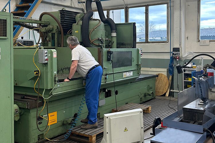 Double disc discount grinding machine