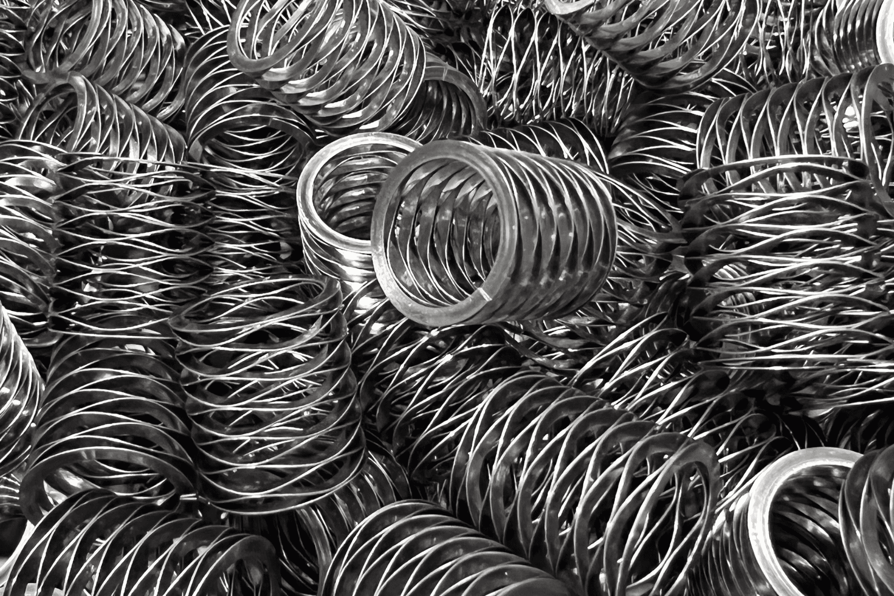 Image of a bulk collection of wave springs by Rotor Clip