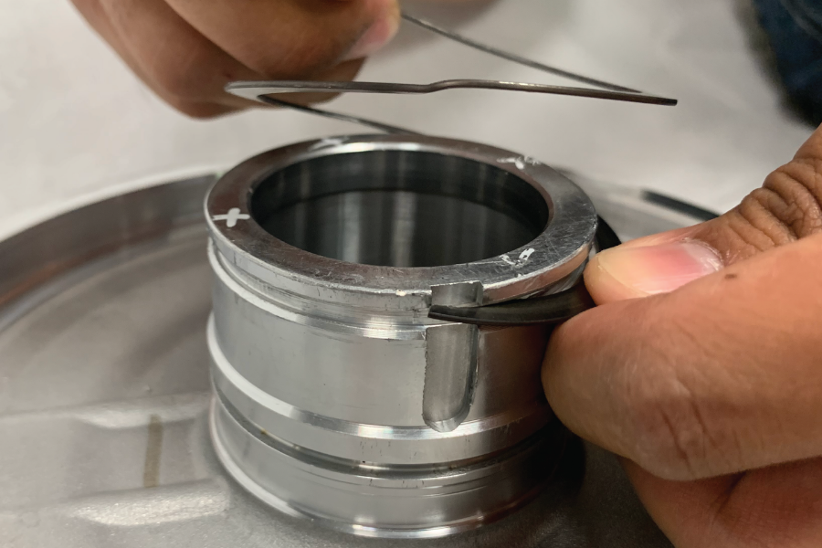 Positioning a spiral retaining ring in the groove
